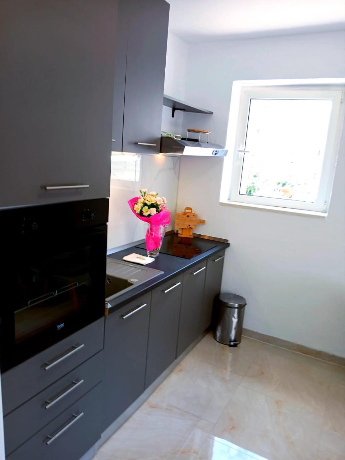 Apartmani Kike Макарска Экстерьер фото